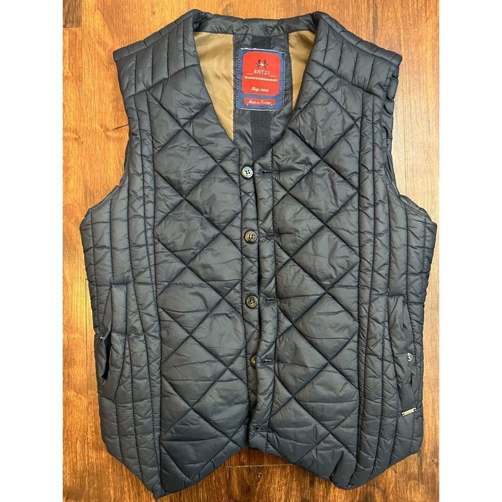 RNT 23 quilted vest size M